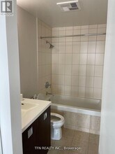 33 Charles St E in Toronto, ON - Building Photo - Building Photo