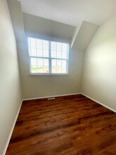 9534 Walker Way in Manassas Park, VA - Foto de edificio - Building Photo