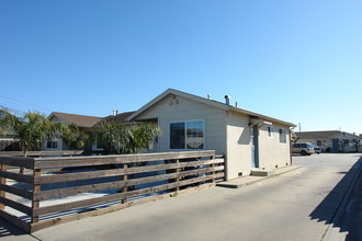 352 Williams Rd in Salinas, CA - Foto de edificio - Building Photo