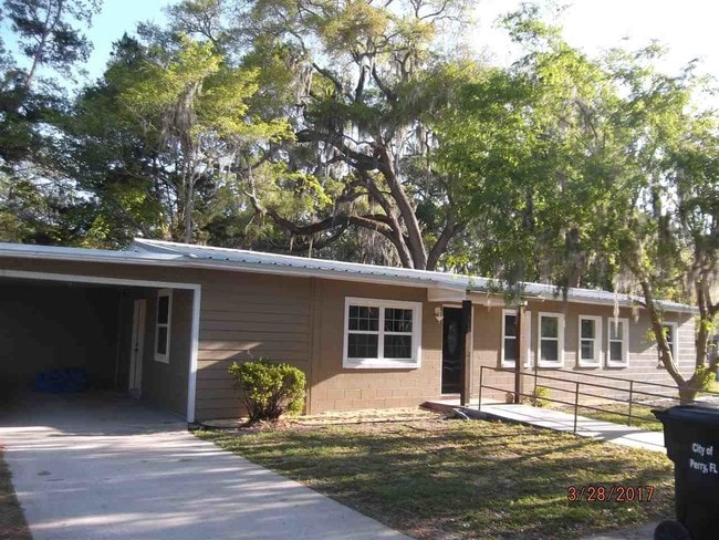312 W Margurite St in Perry, FL - Building Photo - Building Photo