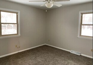 402 N Division St in Cedar Falls, IA - Building Photo - Building Photo