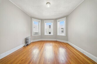 131 Park Dr in Boston, MA - Building Photo - Building Photo