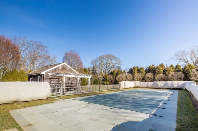 176 Sayre's Path in Wainscott, NY - Building Photo - Building Photo