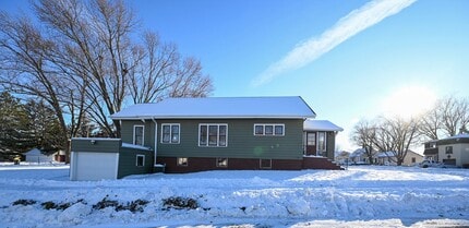 1802-1806 Superior Ave in Tomah, WI - Building Photo - Building Photo