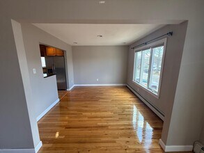 25 S Bay Dr-Unit -2 in Babylon, NY - Building Photo - Building Photo