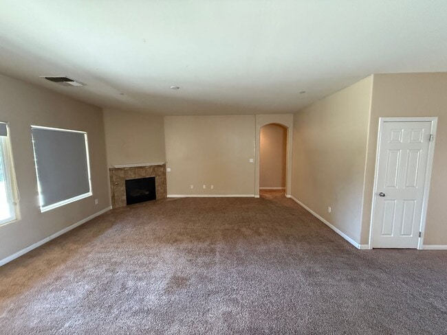 10819 Pointe Royal Dr in Bakersfield, CA - Building Photo - Building Photo