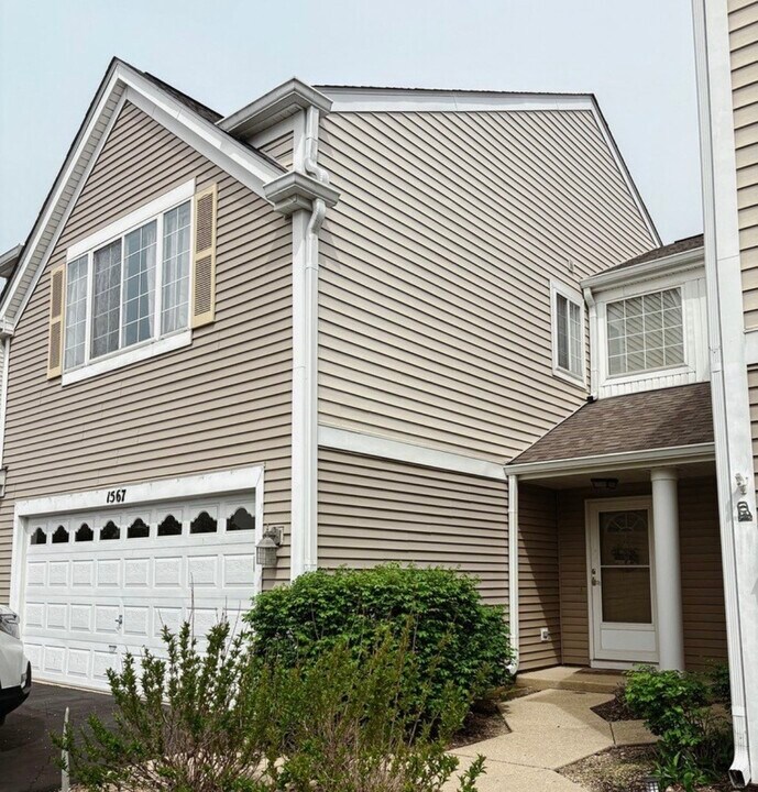 1567 Spaulding Rd in Bartlett, IL - Building Photo