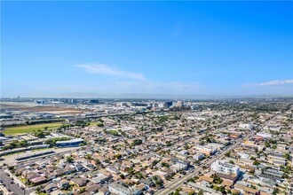 10928 S Inglewood Ave, Unit 301 in Inglewood, CA - Building Photo - Building Photo