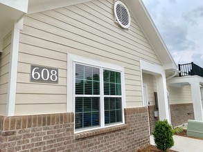 Spartan Crossing Student Apartments in Greensboro, NC - Building Photo - Building Photo