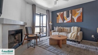 1071 Clayton Ln in Austin, TX - Building Photo