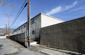 Madison Court Apartments in San Bernardino, CA - Building Photo - Building Photo