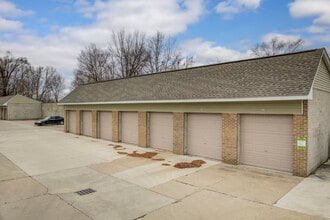 Huron River Wyandotte Apartments in Wyandotte, MI - Foto de edificio - Building Photo