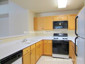 350 S Durango Dr, Unit #205 in Las Vegas, NV - Building Photo - Building Photo