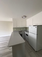 303 Lee St in Oakland, CA - Foto de edificio - Building Photo