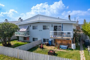 1218 43 St SE in Calgary, AB - Building Photo
