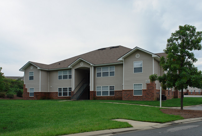 Creekside at Bellemeade in High Point, NC - Building Photo - Building Photo