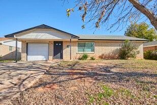 1404 N Nail Pky in Moore, OK - Building Photo