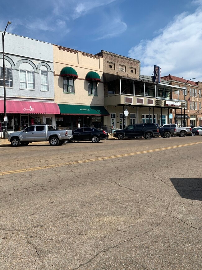 211 E Main St Apartments and Nearby Starkville Apartments For Rent