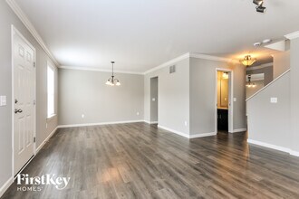 1007 Carpathian Dr in Lake St. Louis, MO - Foto de edificio - Building Photo