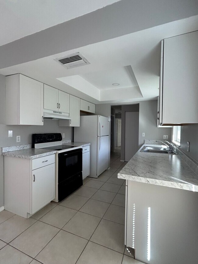 4532 SW 8th Pl-Unit -A in Cape Coral, FL - Building Photo - Building Photo