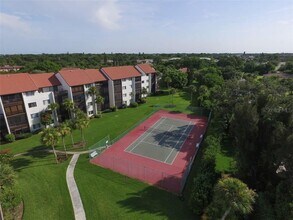 1634 Stickney Point Rd, Unit 201 in Sarasota, FL - Building Photo - Building Photo