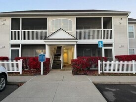 2652 S Knightsbridge Cir in Ann Arbor, MI - Building Photo