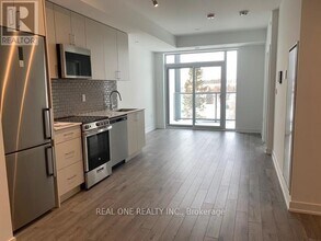 1005 Dundas St E in Oakville, ON - Building Photo - Building Photo