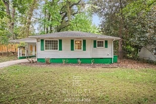 1095 Oakfield Dr SE in Atlanta, GA - Building Photo