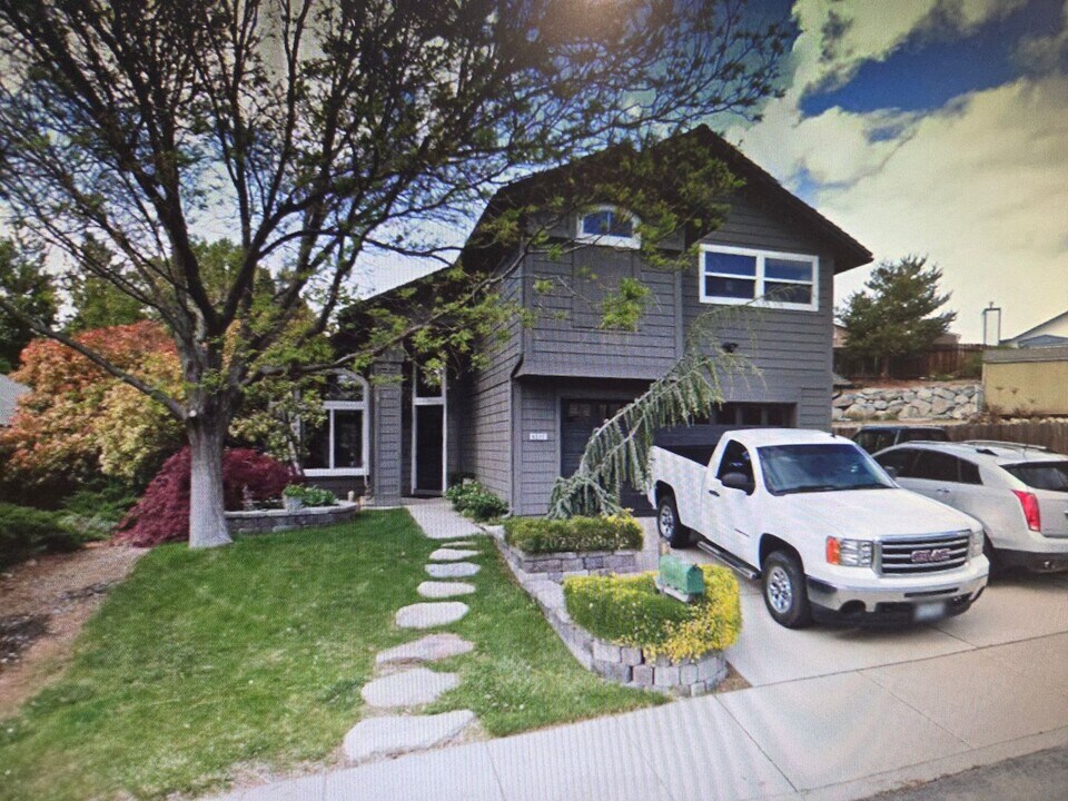 6511 Fall River Cir in Reno, NV - Building Photo