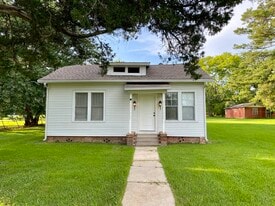 42 Washington Street in Artesia, MS - Building Photo