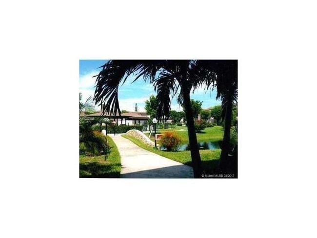5102 NW 36th St-Unit -611 in Lauderdale Lakes, FL - Foto de edificio - Building Photo