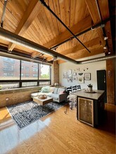 234 E Reservoir Ave, Unit 303 in Milwaukee, WI - Building Photo - Building Photo