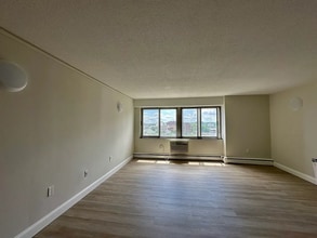 1025 Hancock St in Quincy, MA - Foto de edificio - Building Photo