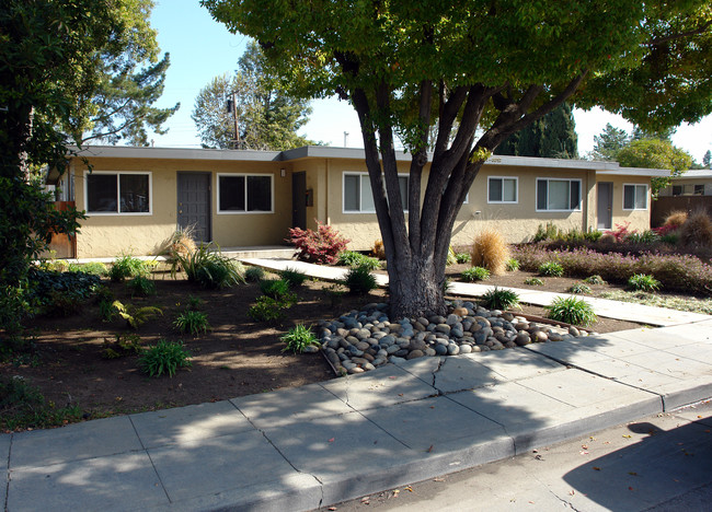 Alma Apartments in Palo Alto, CA - Building Photo - Building Photo