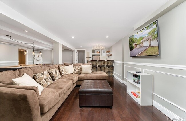 8 Wakeman Ct in Hampton Bays, NY - Building Photo - Building Photo