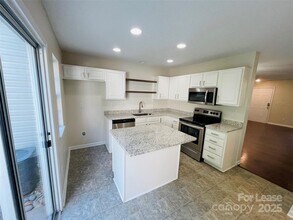 8158 Rudolph Rd in Charlotte, NC - Building Photo - Building Photo