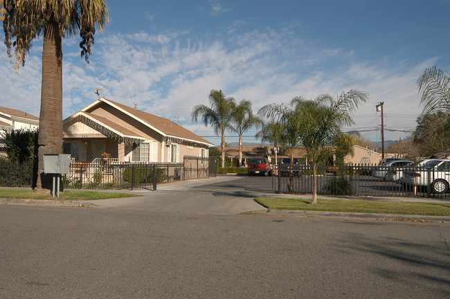 643 E G St in Colton, CA - Foto de edificio - Building Photo