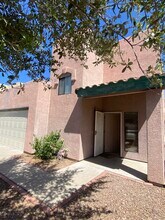 1805 E Calle Grandiosa in Tucson, AZ - Building Photo - Building Photo