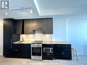 3900 Confederation Pkwy in Mississauga, ON - Building Photo - Building Photo