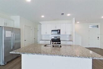 32032 Katelin Cir in Leesburg, FL - Building Photo - Building Photo