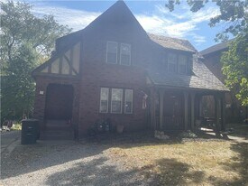 772 Woodlawn Rd in Steubenville, OH - Building Photo