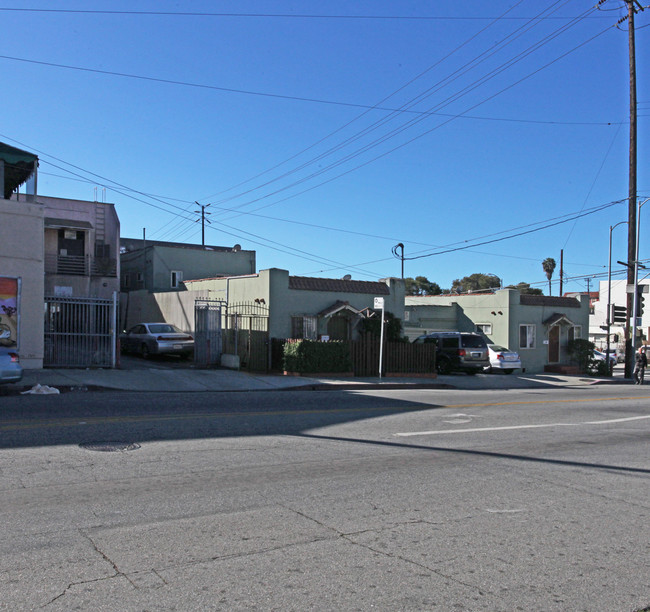 1266-1280 N Virgil Ave in Los Angeles, CA - Foto de edificio - Building Photo