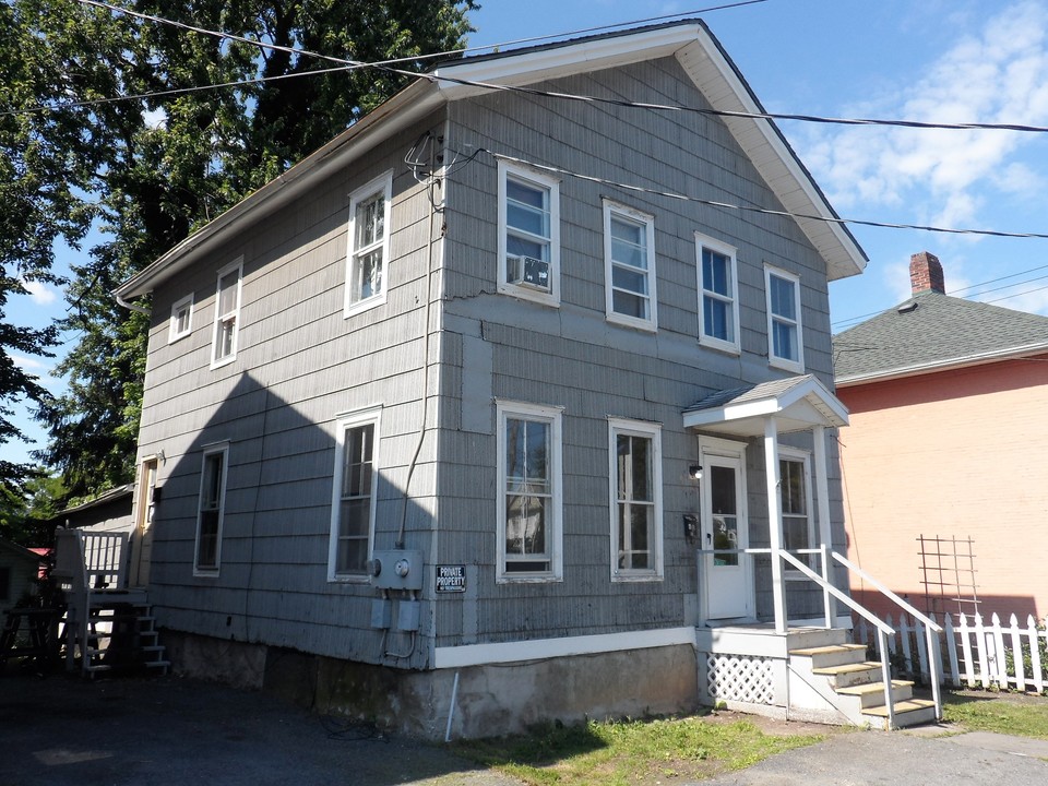 4 Green St in Seneca Falls, NY - Building Photo