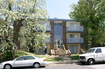 Woodland Apartments in Kansas City, MO - Foto de edificio - Building Photo