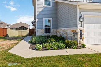 220 Mirabeau Way in Liberty Hill, TX - Building Photo - Building Photo