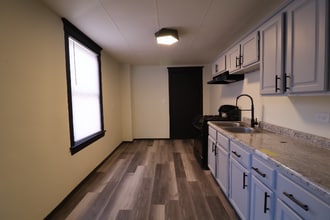 673 Delaware St, Unit 2N in Gary, IN - Foto de edificio - Building Photo