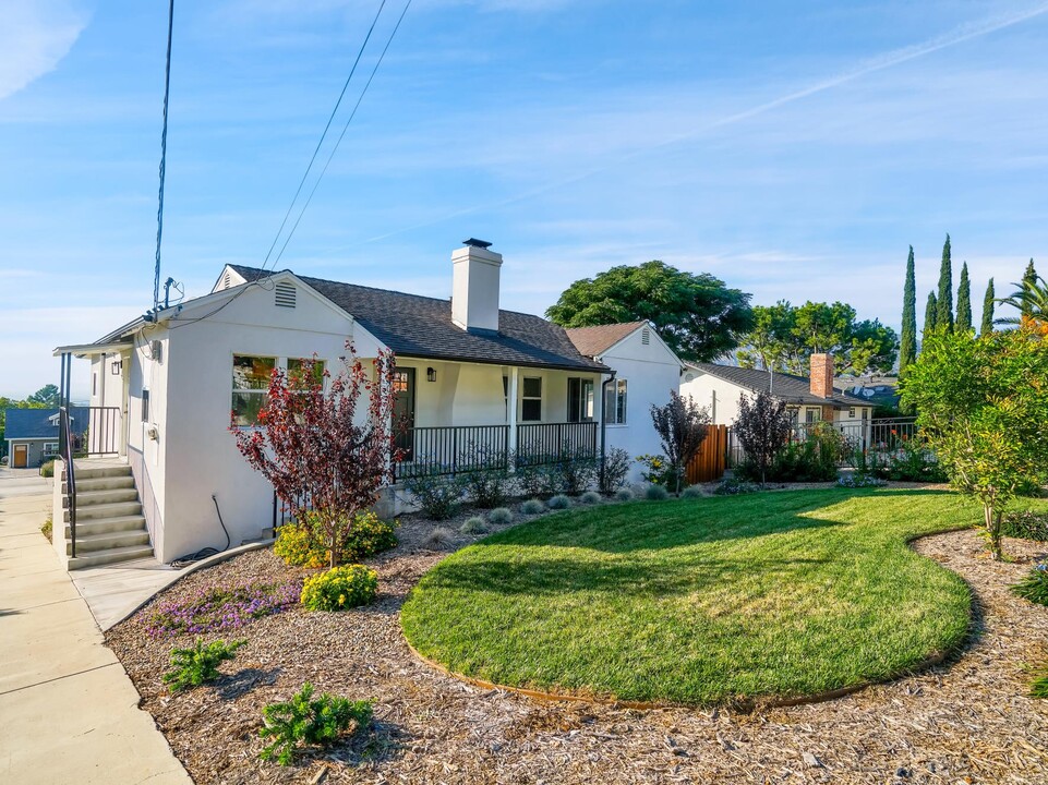 10427 Samoa Ave in Tujunga, CA - Building Photo