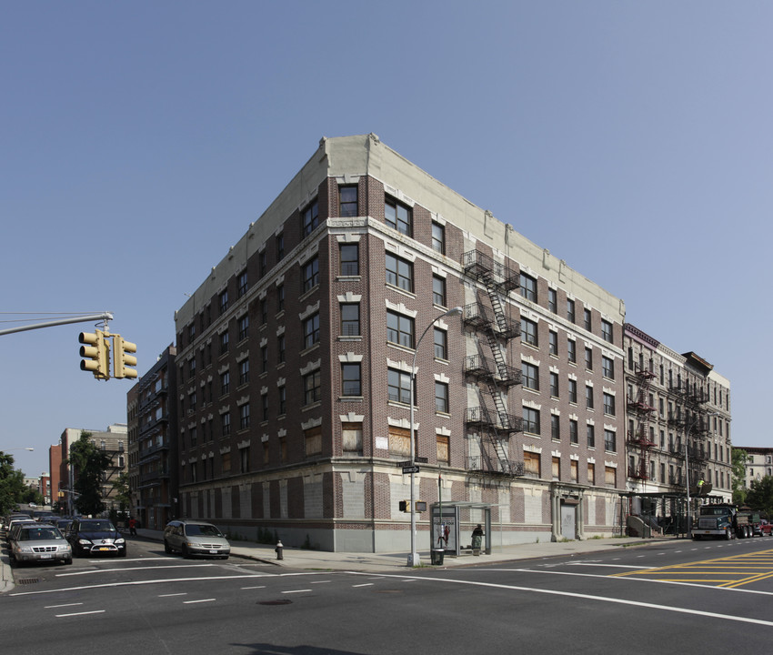 401-411 W 150th St in New York, NY - Building Photo