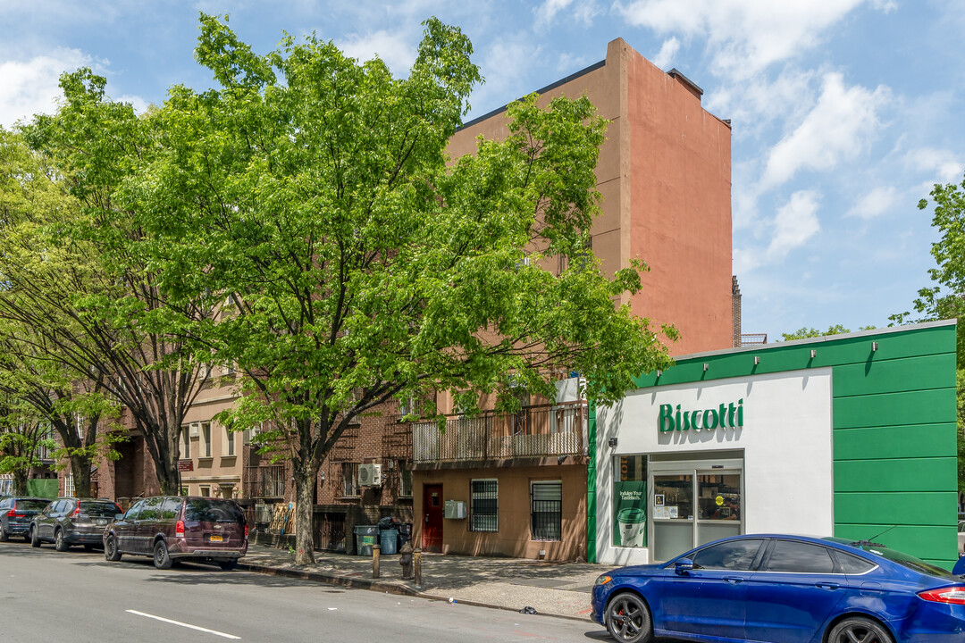 699 Bedford Avenue in Brooklyn, NY - Building Photo