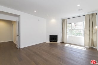 11636 Montana Ave in Los Angeles, CA - Building Photo - Building Photo